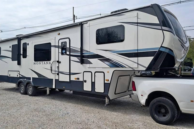 2021 Montana 3763BP