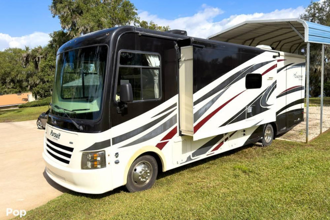 2018 Pursuit 31SB