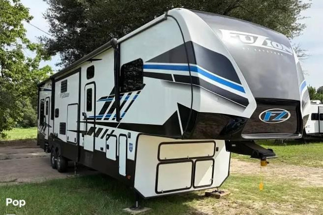 2022 Fuzion 379