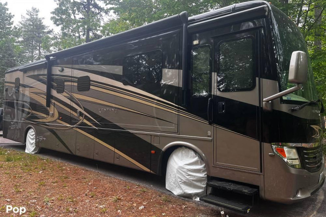2016 Ventana LE Series M-4037 Freightliner
