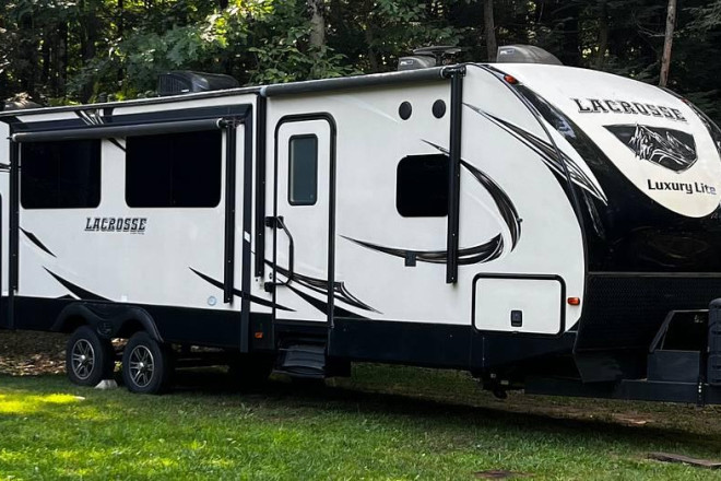 2018 Lacrosse Luxury Lite 3380 IB