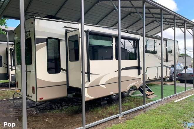 2019 Montana 3855BR