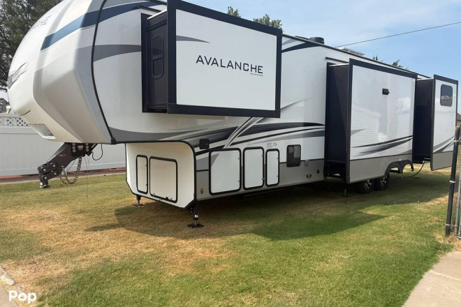 2022 Avalanche 378 BH