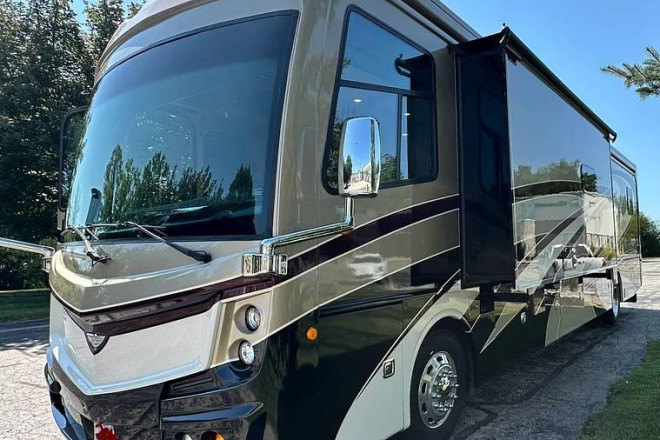 2018 Discovery LXE Series M-40G