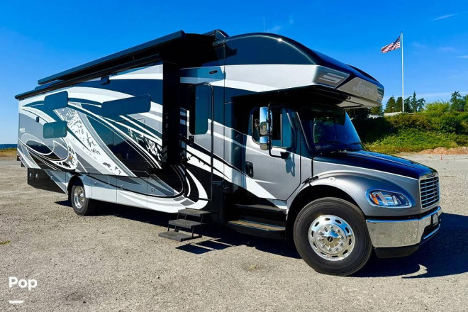 2024 Seneca Prestige 37L