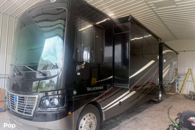 2017 Vacationer 35P