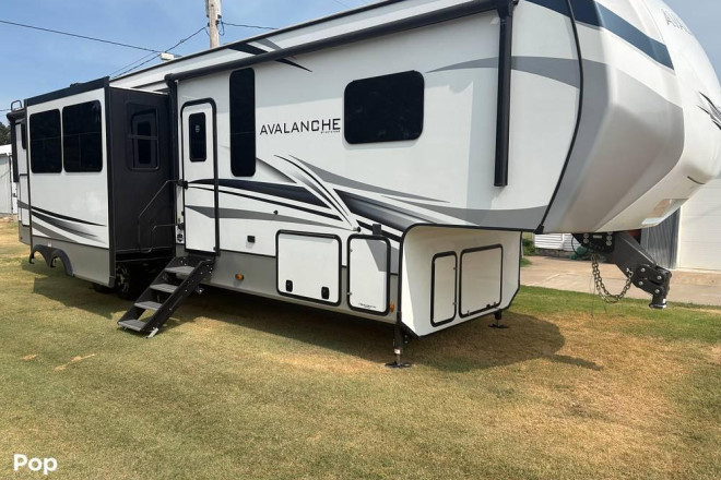 2022 Avalanche 378BH