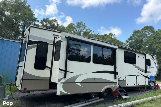 2019 Montana 3855BR