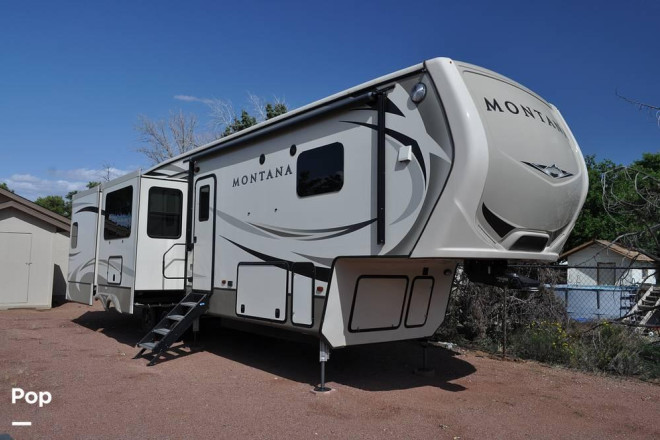 2018 Montana 3561RL