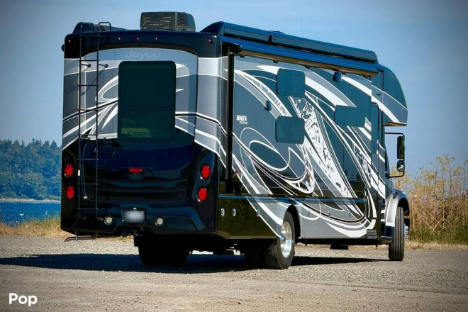2024 Seneca Prestige 37L