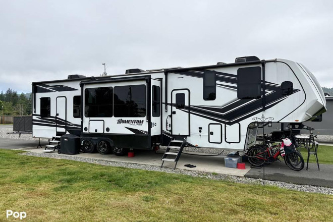 2022 Momentum 395MS