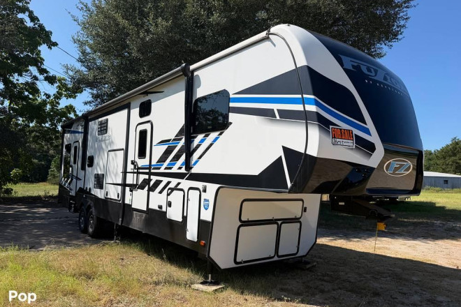 2022 Fuzion 379
