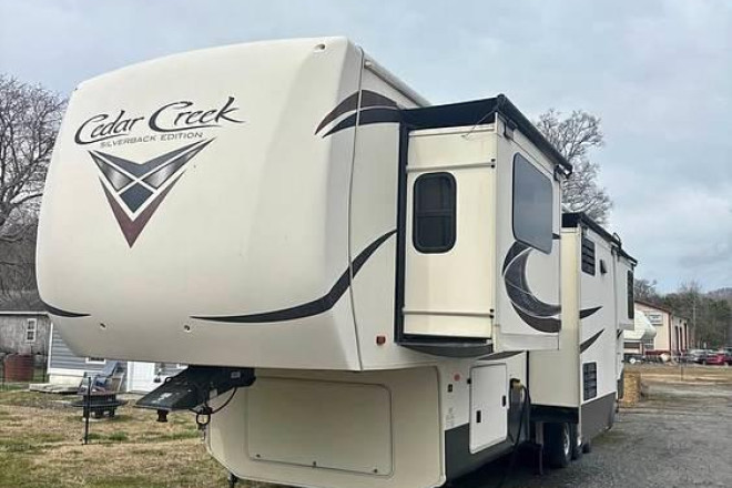 2019 Cedar Creek SILVERBACK EDITION 37 RTH