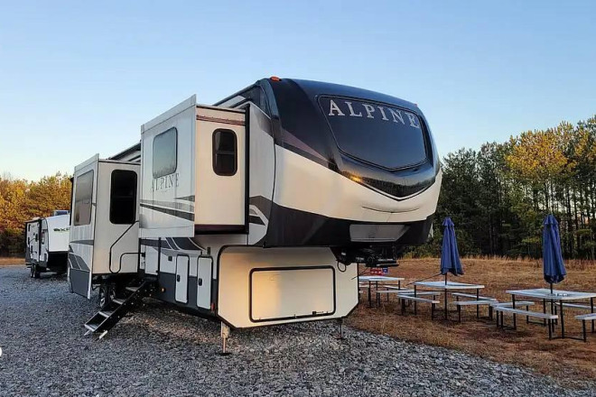 2021 Alpine 3700FL