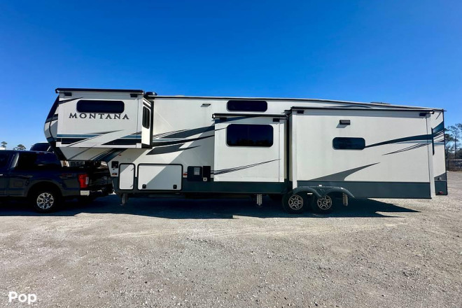 2021 Montana 3855BR