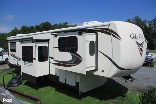 2019 Cedar Creek SILVERBACK EDITION 37 RTH