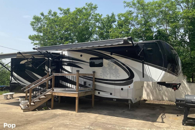 2017 Redwood 3901WB