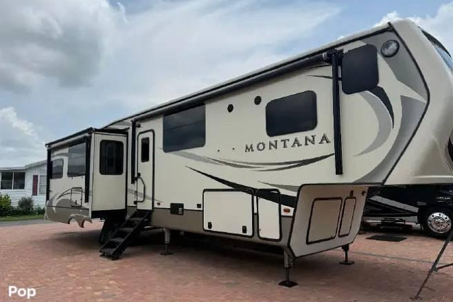 2018 Montana 3811MS