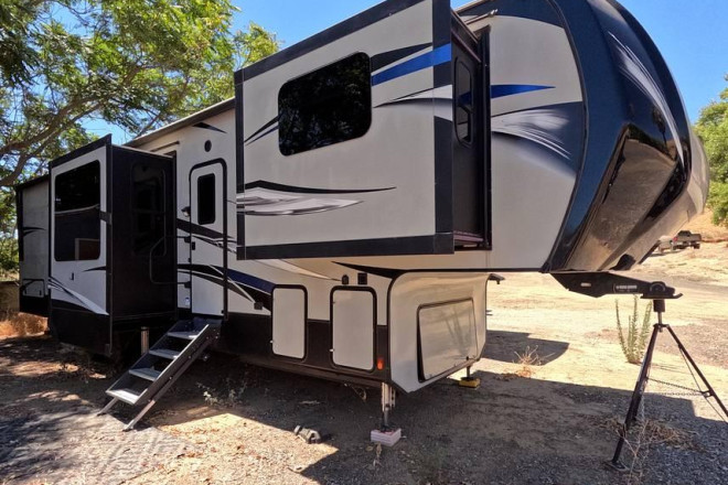 2020 Avalanche 382FL