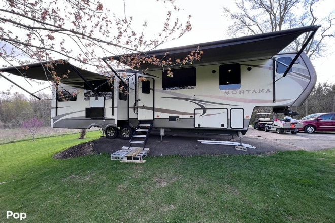 2017 Montana 3810MS