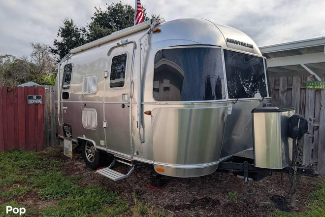 2017 International Serenity 19