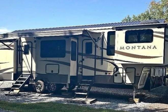 2018 Montana 3731FL