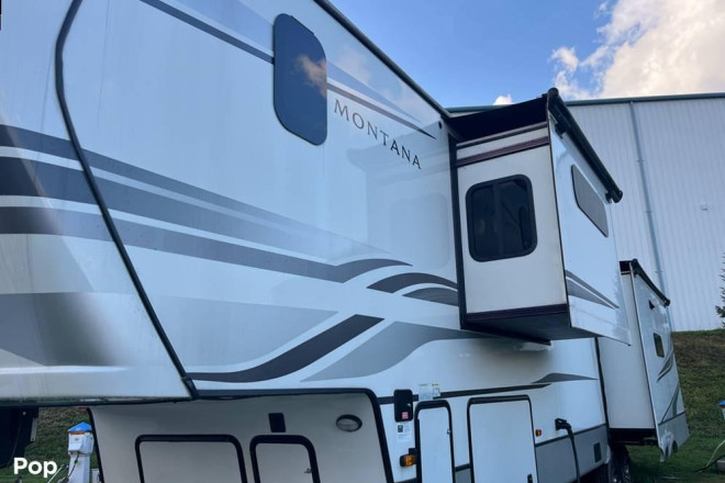 2022 Montana 3931FB