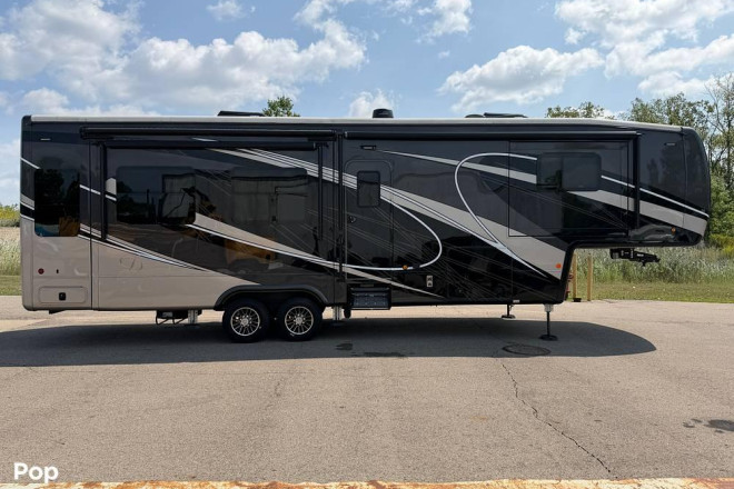2025 Mobile Suites 36RSSB3