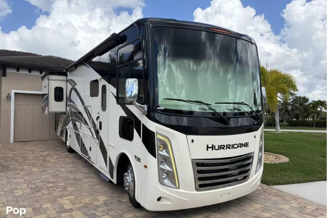 2022 Hurricane 35M