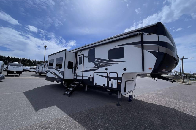2020 Bighorn 3950FL