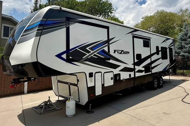 2021 Fuzion 373