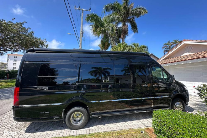 2021 Interstate Airstream Grand Tour 24GT 4X4