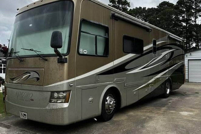 2011 Allegro Red M-34QFA Freightliner 340hp