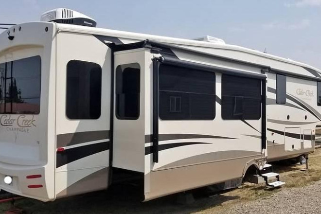 2017 Cedar Creek Champagne 38EL
