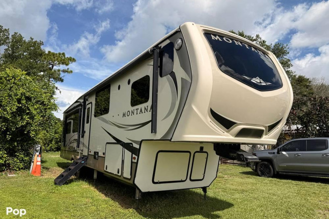 2018 Montana 3811MS