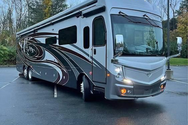2022 Discovery LXE 44B