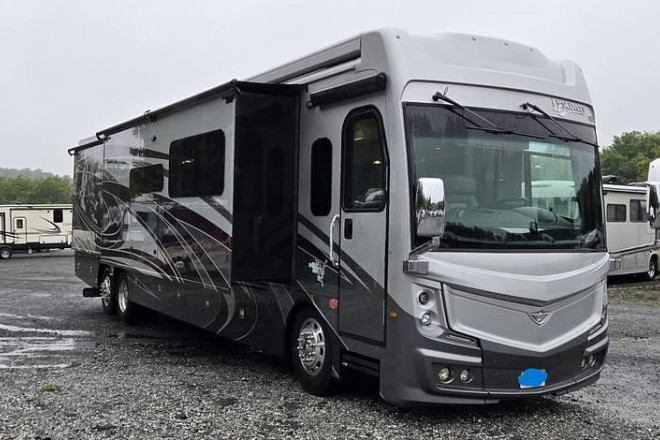 2022 Discovery LXE 44B