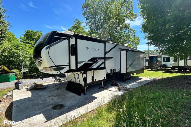 2024 Montana High Country M-331 RL