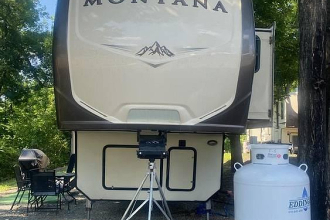 2017 Montana 3720RL