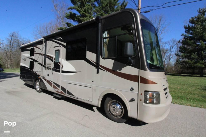 2017 Pursuit 33BH