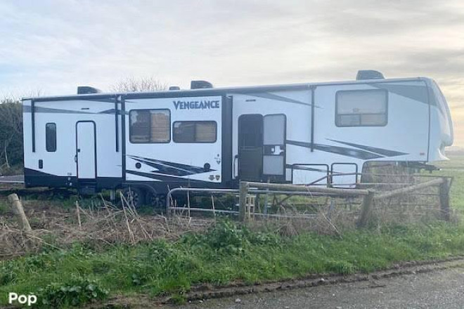 2019 Vengeance 348A13