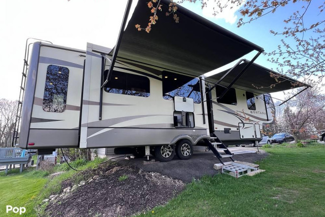 2017 Montana 3810MS