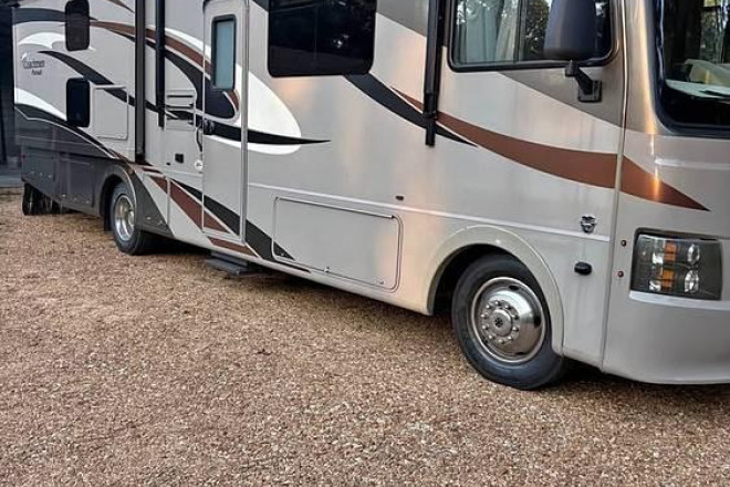 2016 Pursuit 33BH