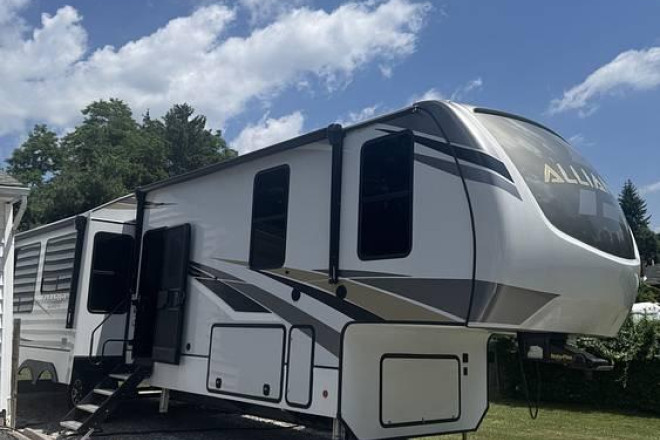 2021 Paradigm 372RK