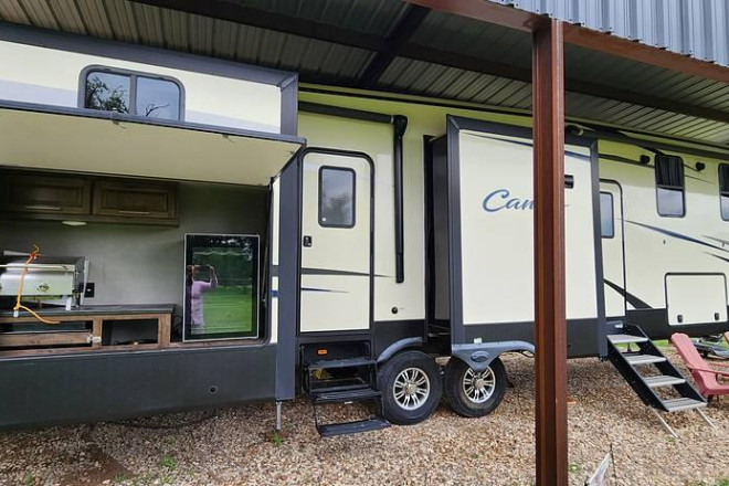 2018 Cameo 3851BH