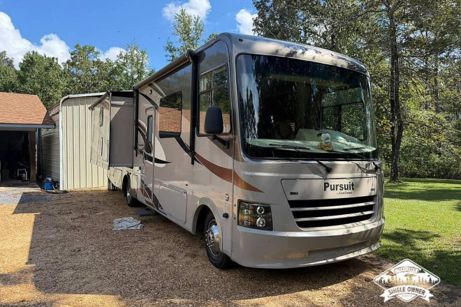 2016 Pursuit 33BH