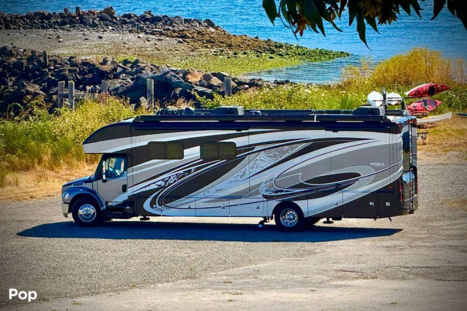 2024 Seneca Prestige 37L