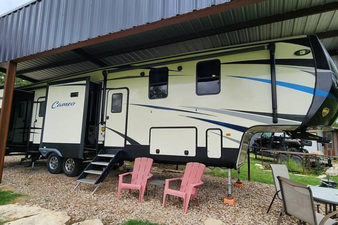 2018 Cameo 3851BH