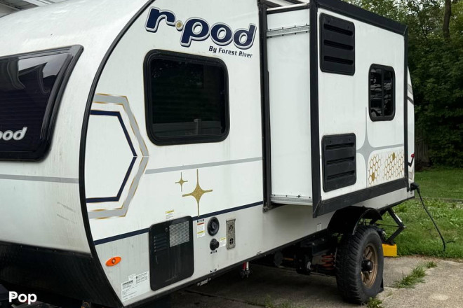 2023 R-Pod 180