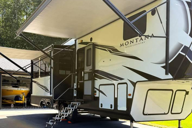 2021 Montana High Country 294RL